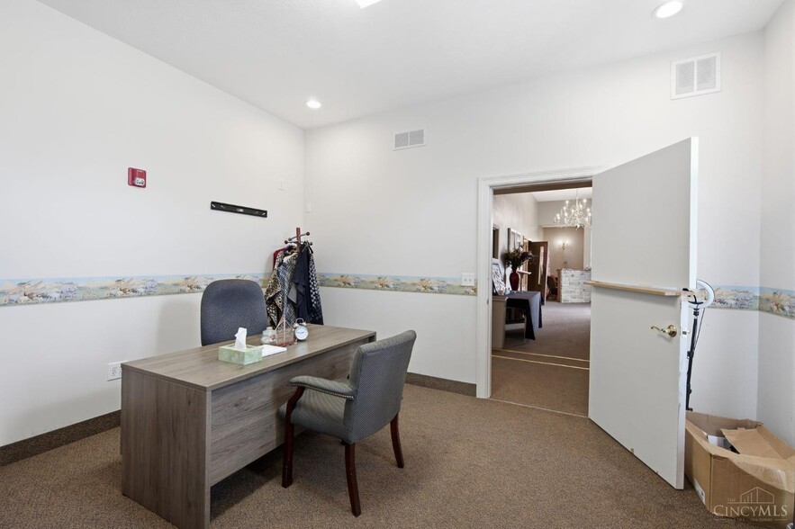 More Photos Of 810 N Broadway St, Lebanon Religious Facility For Sale