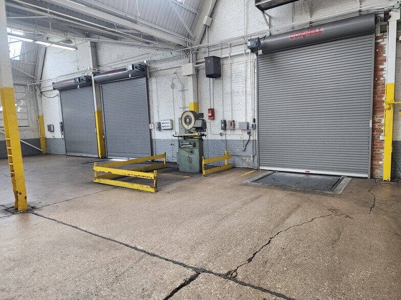 More Photos Of 1100 W 119th St, Chicago Warehouse For Lease