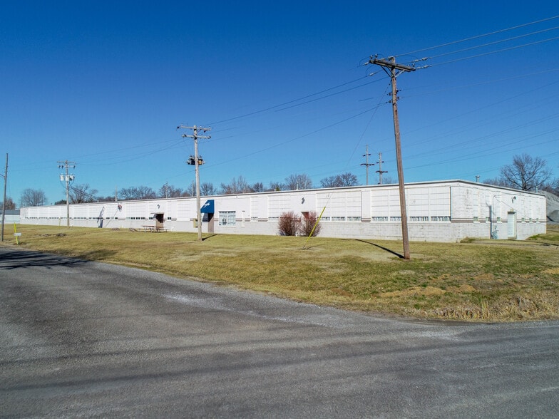 Primary Photo Of 1015 W Jefferson St, Vandalia Warehouse For Sale
