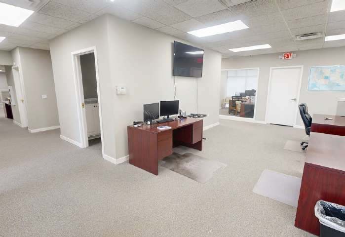 More Photos Of 5106 S Thompson St, Springdale Storefront For Lease