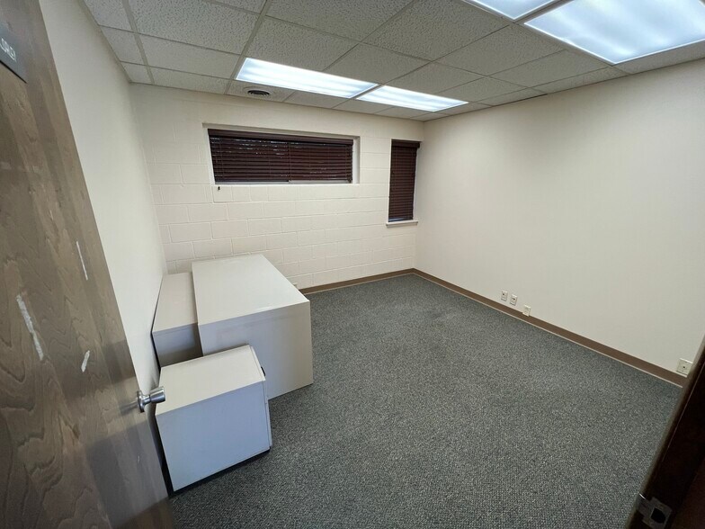 More Photos Of 2602 N Morgan St, Decatur Office For Sale