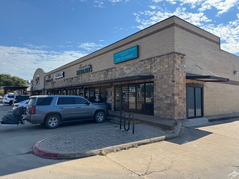 More Photos Of 1712 Southwest Pky, College Station Unknown For Lease
