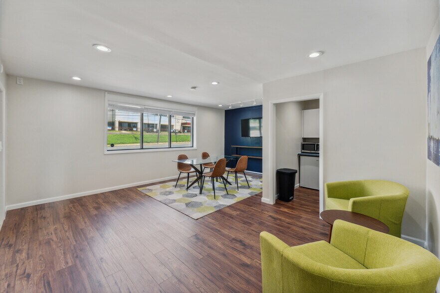 More Photos Of 2619 W 9th St, Chester Office For Lease