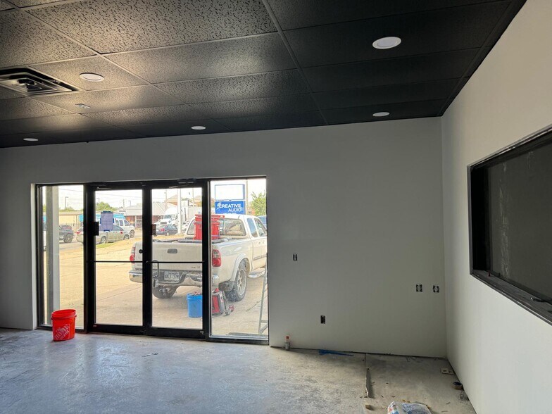 More Photos Of 1210 SE Walton Blvd, Bentonville Freestanding For Lease