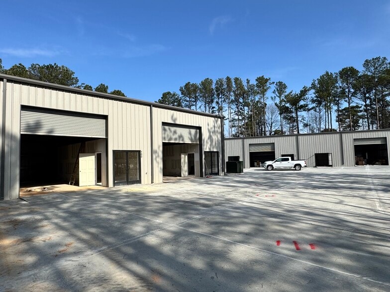 More Photos Of 3720 W County Line Rd, Douglasville Light Distribution For Lease