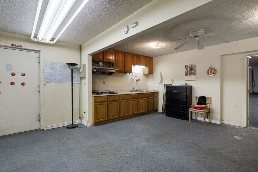 More Photos Of 919 N Chester Ave, Bakersfield Storefront Retail Office For Sale