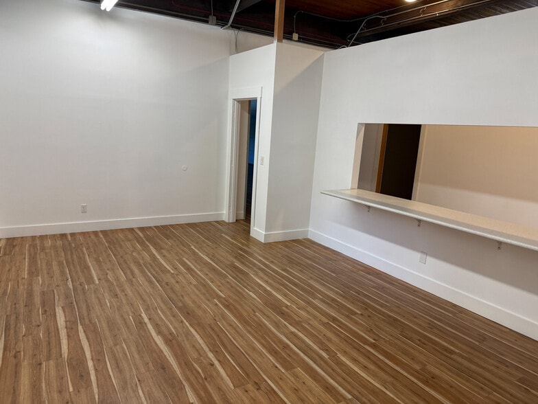 More Photos Of 1132 SE Salmon St, Portland Warehouse For Sale