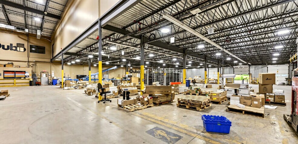 More Photos Of 5780 Rue Ontario E, Montréal Warehouse For Sale