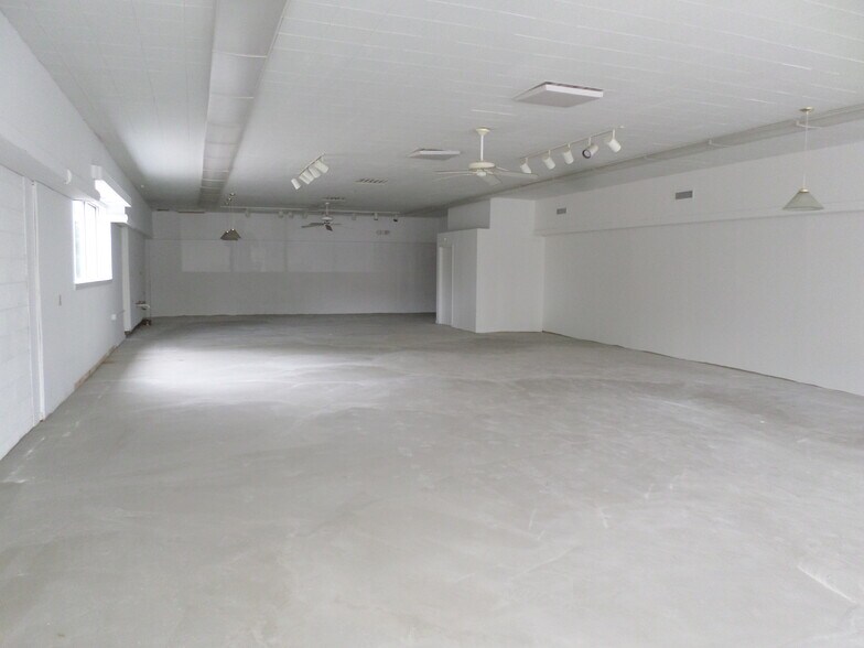 More Photos Of 1231 Whitney Ave, Hamden Storefront For Sale