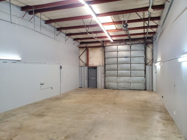 More Photos Of 6810 E 53rd Pl, Commerce City Warehouse For Lease