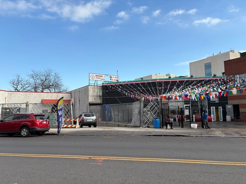 More Photos Of 51-23 Northern Blvd, Woodside Storefront For Lease