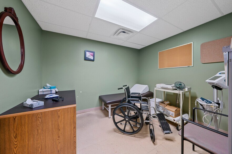 More Photos Of 1004 Glenview Dr, Glasgow Medical For Sale