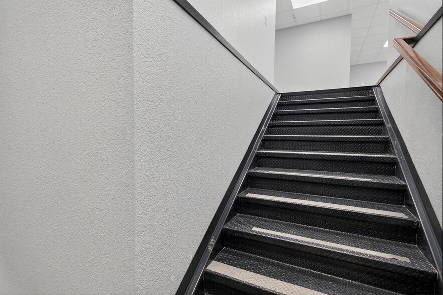 More Photos Of 16751 W Basin St, Odessa Warehouse For Lease