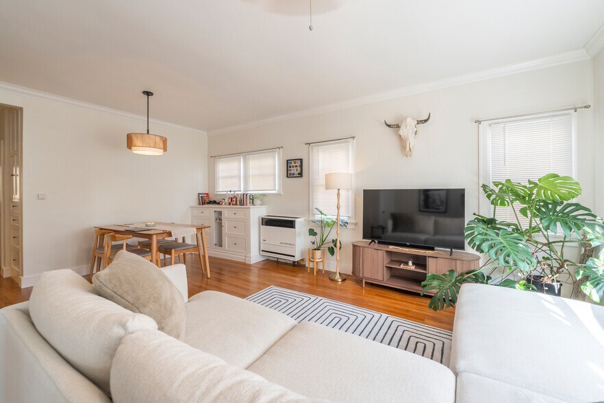 More Photos Of 207 Mira Mar Ave, Long Beach Apartments For Sale