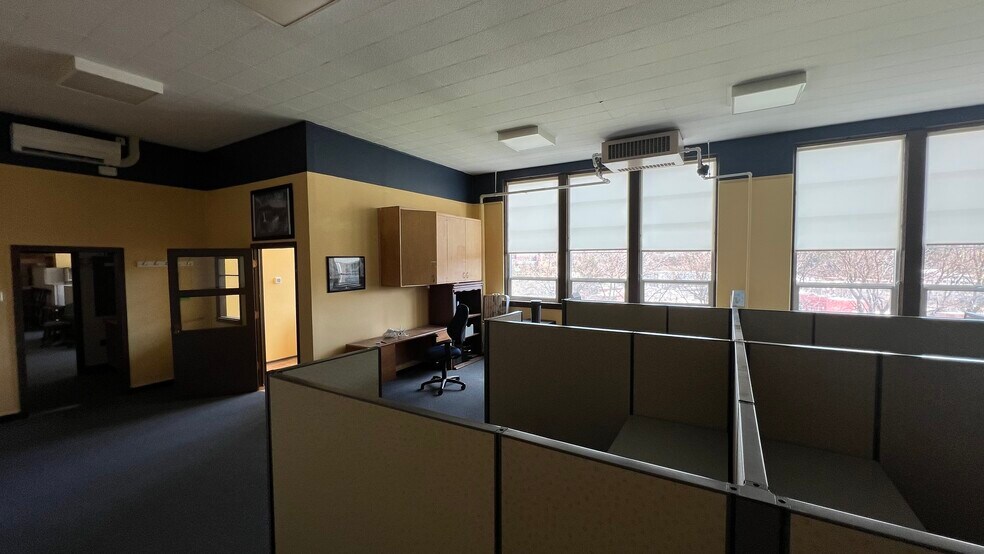 More Photos Of 115 NW State St, Pullman Loft Creative Space For Sale