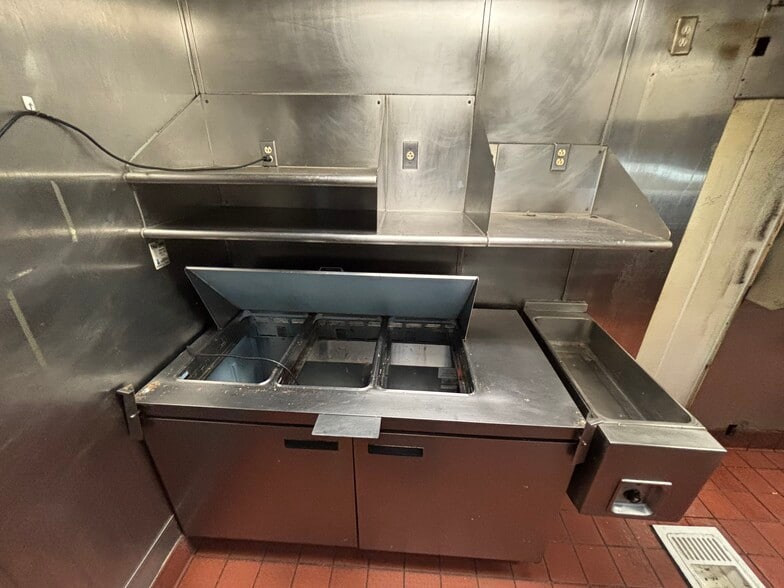 More Photos Of 5312 Old Redwood Hwy, Petaluma Restaurant For Sale