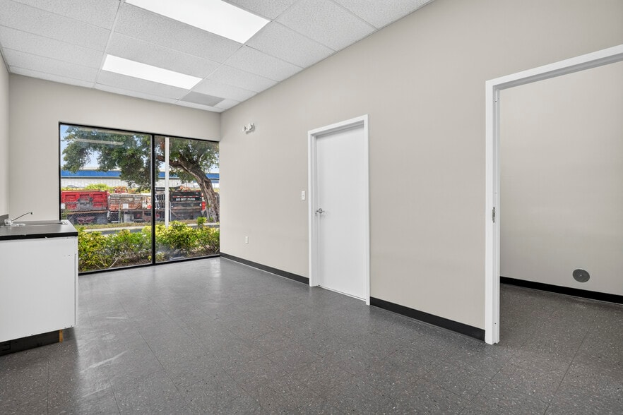 More Photos Of 3402 SW 26th Ter, Fort Lauderdale Warehouse For Lease