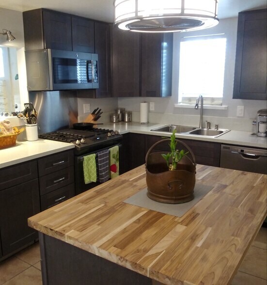 More Photos Of 571 Desert Way, Palm Springs Multifamily For Sale