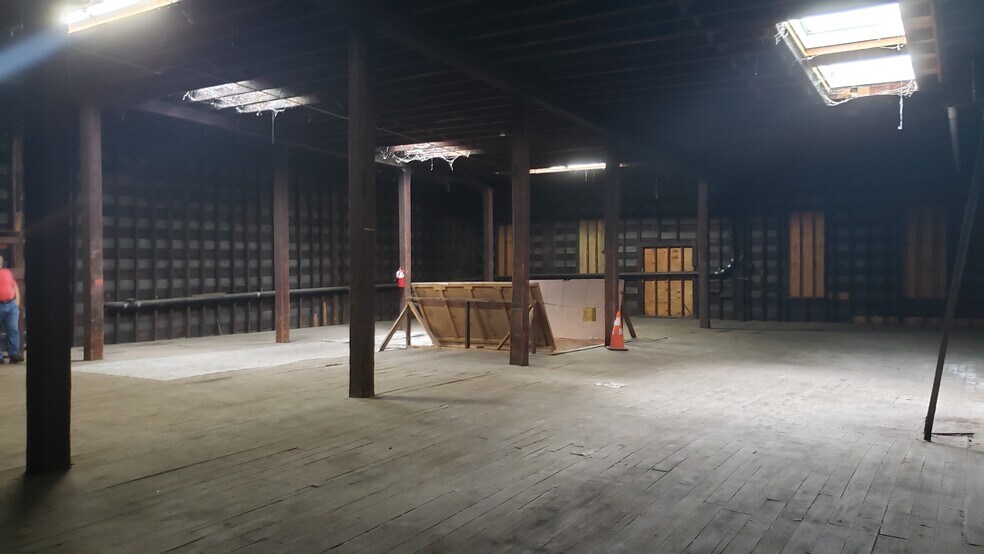 More Photos Of 242 Richardson St, Brooklyn Warehouse For Lease