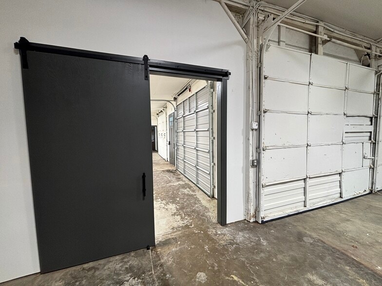 More Photos Of 446 McClaine St, Silverton Warehouse For Lease