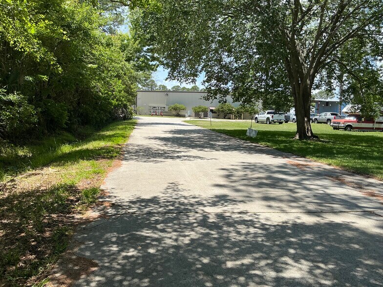 More Photos Of 205 Edgar St, Atlantic Beach Warehouse For Lease