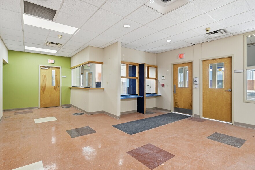More Photos Of 534 Sumner Ave, Springfield General Retail For Lease
