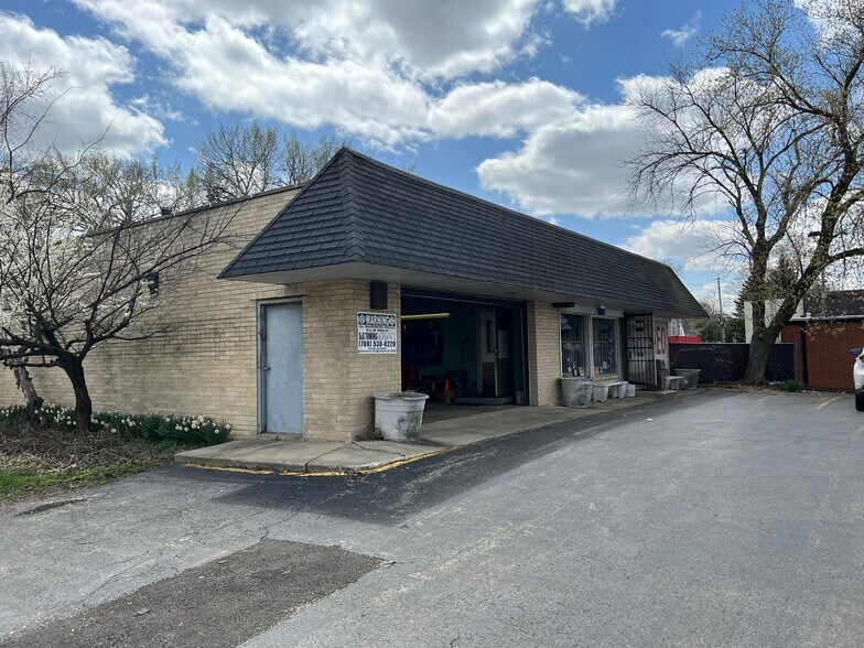 More Photos Of 10745 W Grand Ave, Melrose Park Freestanding For Lease