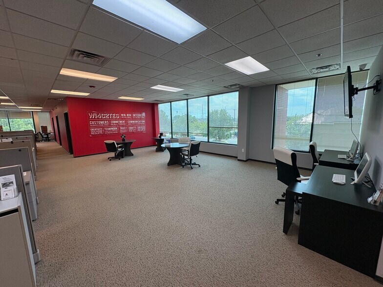 More Photos Of 38219 Mound Rd, Sterling Heights Office For Lease