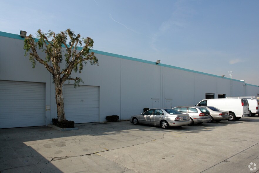 More Photos Of 3700 N Industry Ave, Lakewood Research And Development For Lease