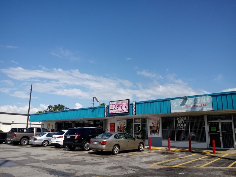 More Photos Of 1040 West Rd, Houston General Retail For Lease
