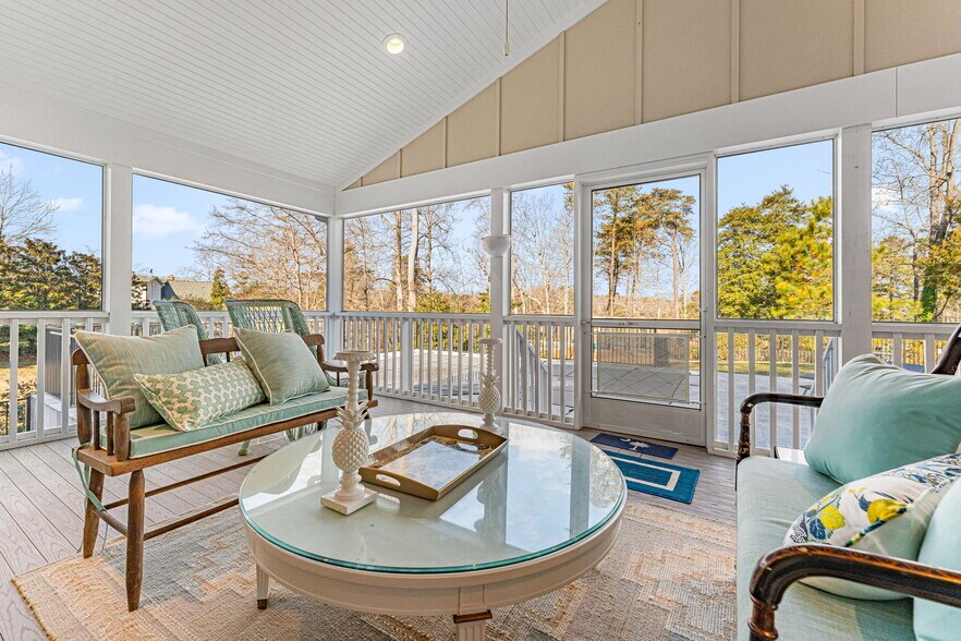 More Photos Of 97 Currell Cove Ln, White Stone Specialty For Sale