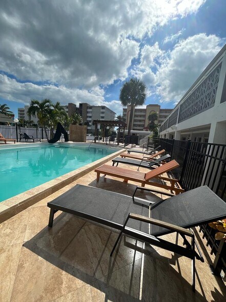 More Photos Of 14711 Gulf Blvd, Madeira Beach Hotel For Sale