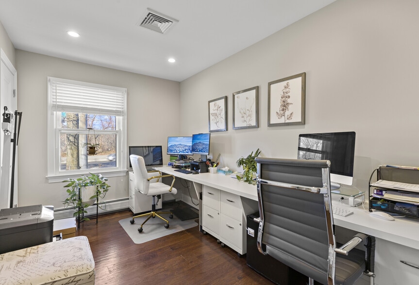 More Photos Of 584 State Rt 17, Ridgewood Office Residential For Lease