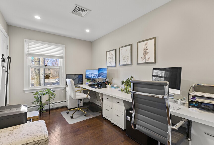 More Photos Of 584 State Rt 17, Ridgewood Office Residential For Lease