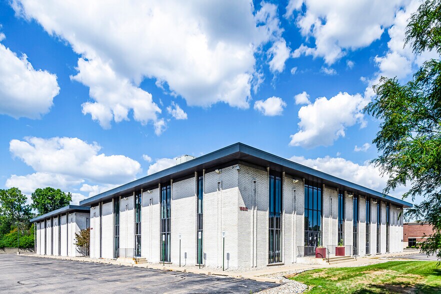 More Photos Of 16500 W 12 Mile Rd, Southfield Office For Lease