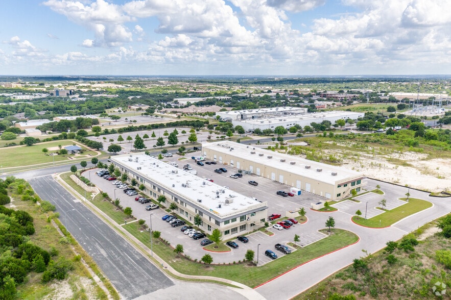 More Photos Of 1205 Sheldon Cv, Austin Showroom For Sale