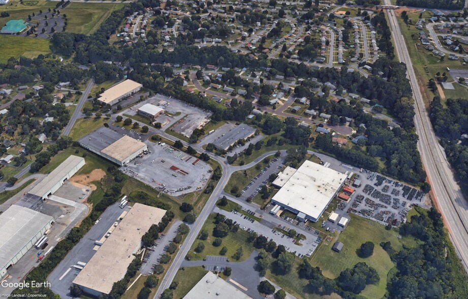More Photos Of 2780 Commerce Dr, Middletown Light Distribution For Lease