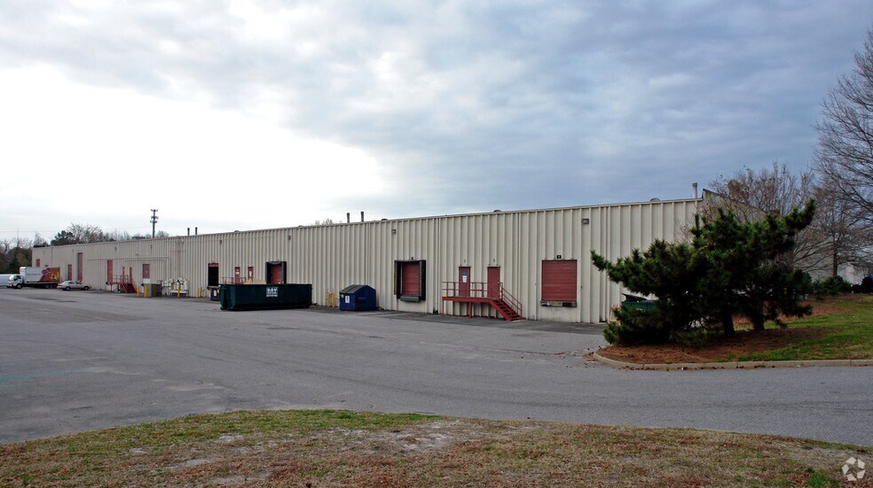 More Photos Of 911 Live Oak Dr, Chesapeake Warehouse For Lease