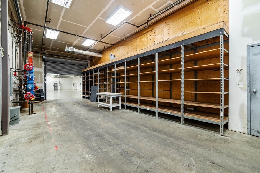 More Photos Of 46160 Fifth Ave, Chilliwack Service For Lease