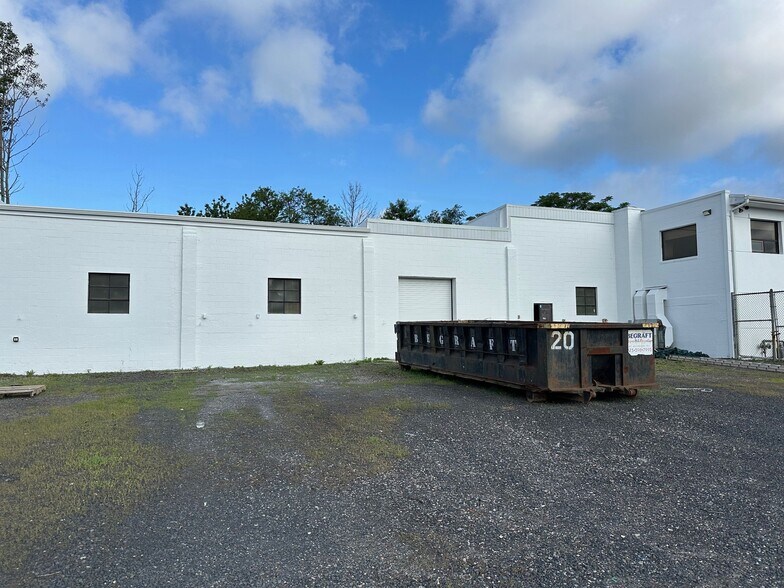 More Photos Of 83 Gross Ave, Edison Warehouse For Lease