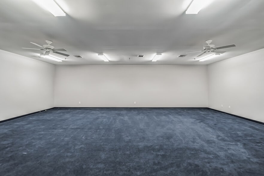 More Photos Of 600 Deer Rd, Cherry Hill Light Distribution For Sale