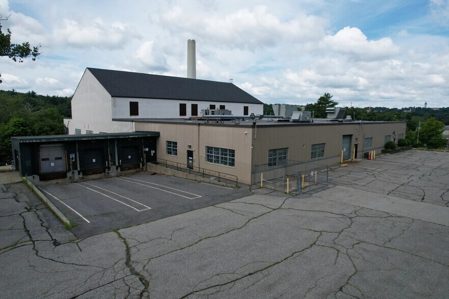 More Photos Of 10 Cabot St, Southbridge Warehouse For Lease