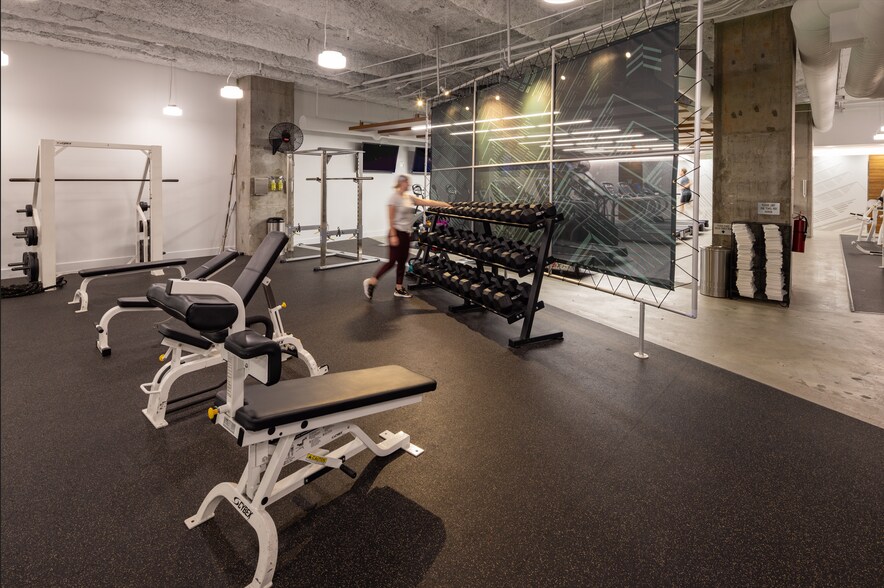 More Photos Of 1 Ravinia Dr, Atlanta Unknown For Lease