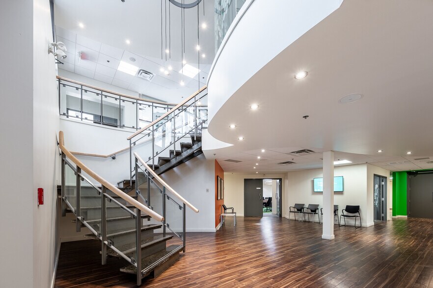 More Photos Of 250 Boul De La Concorde E, Laval Loft Creative Space For Sale