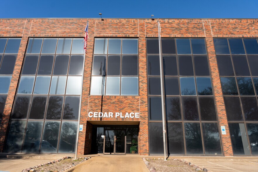 More Photos Of 407 N Cedar Ridge Dr, Duncanville Office Residential For Lease