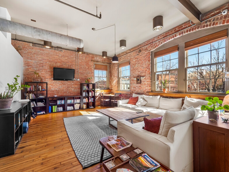 More Photos Of 39 N Lexington Ave, Asheville Storefront Retail Office For Sale