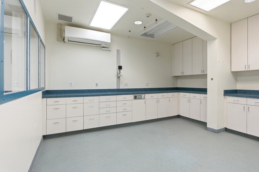 More Photos Of 180 Bear Hill Rd, Waltham Research And Development For Sale