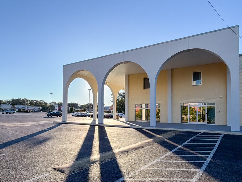 More Photos Of 5935 Rivers Ave, North Charleston Showroom For Lease