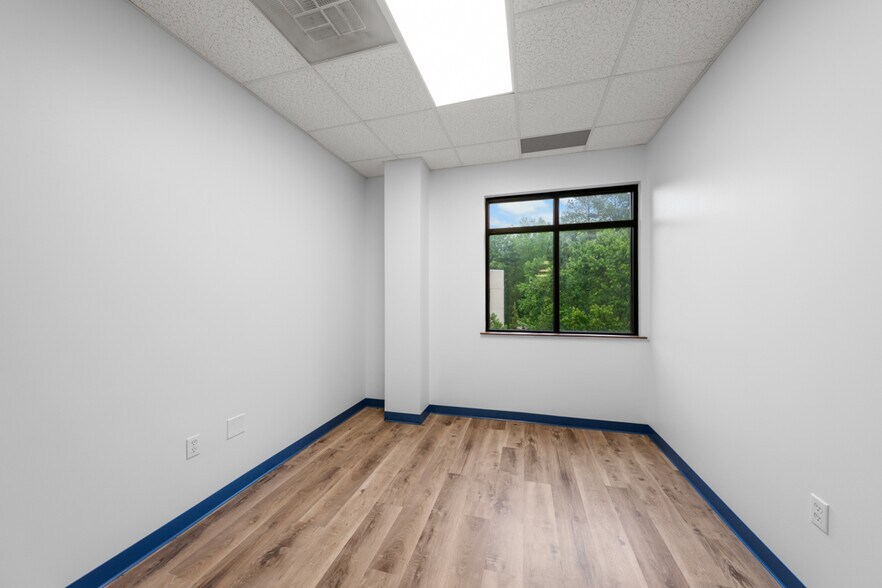 More Photos Of 312-326 Cloister Ct, Chapel Hill Office For Lease