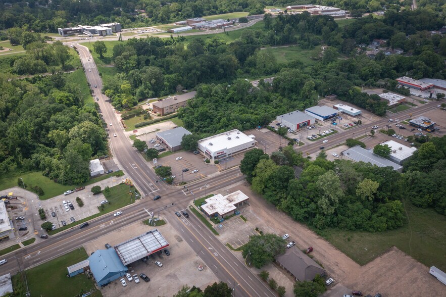 More Photos Of 2310 Clay St, Vicksburg Freestanding For Sale